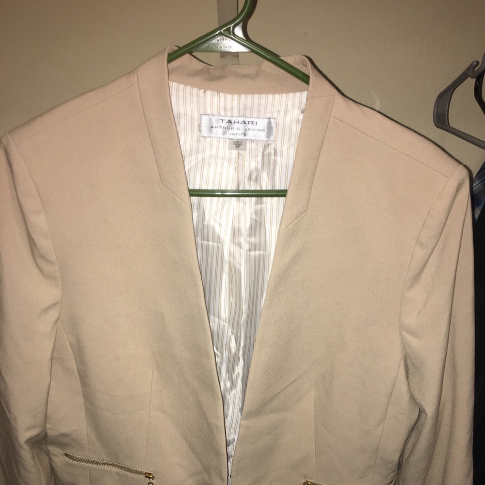 Tahari blazer
